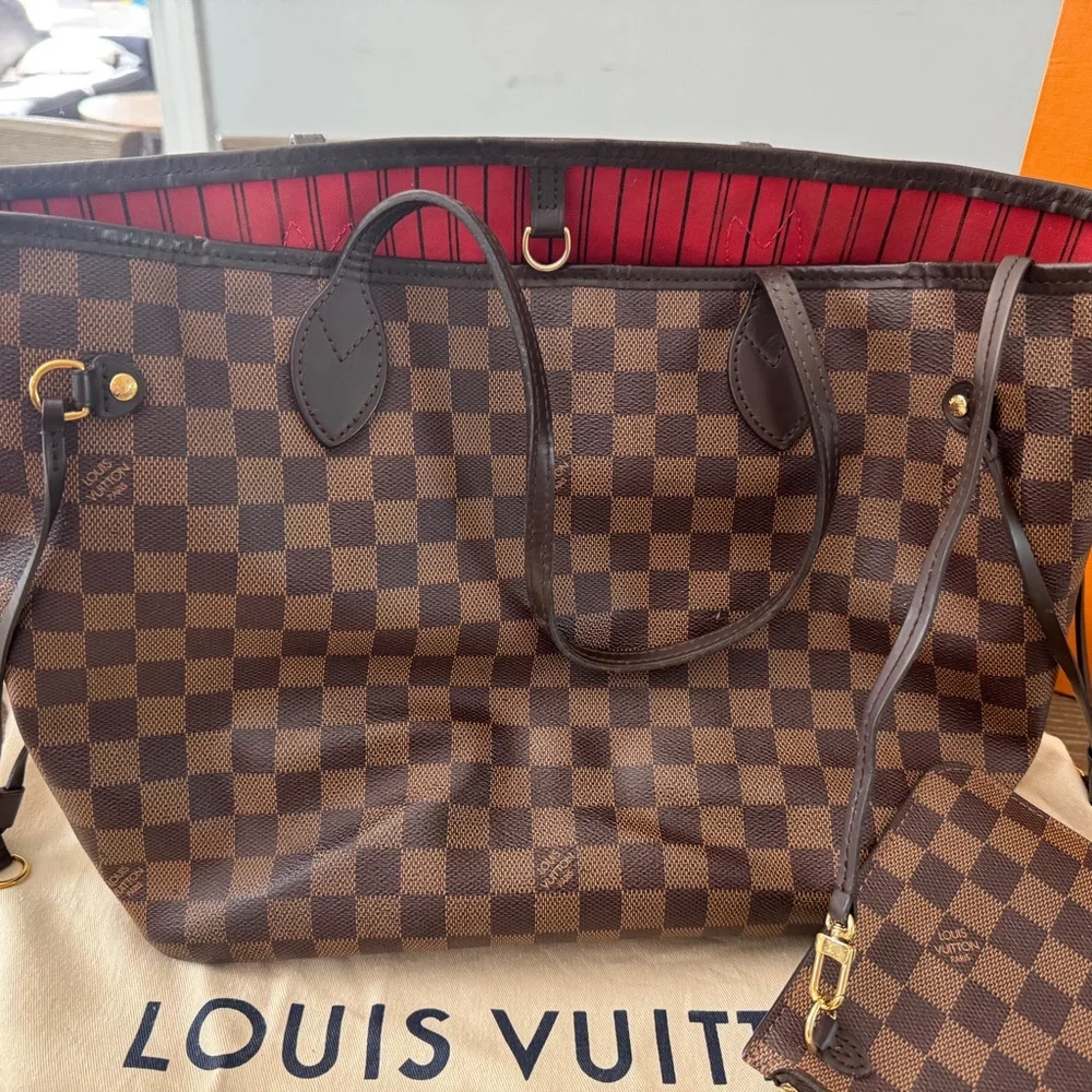 Louis Vuitton Red Striped Interior - Picture 2 of 7